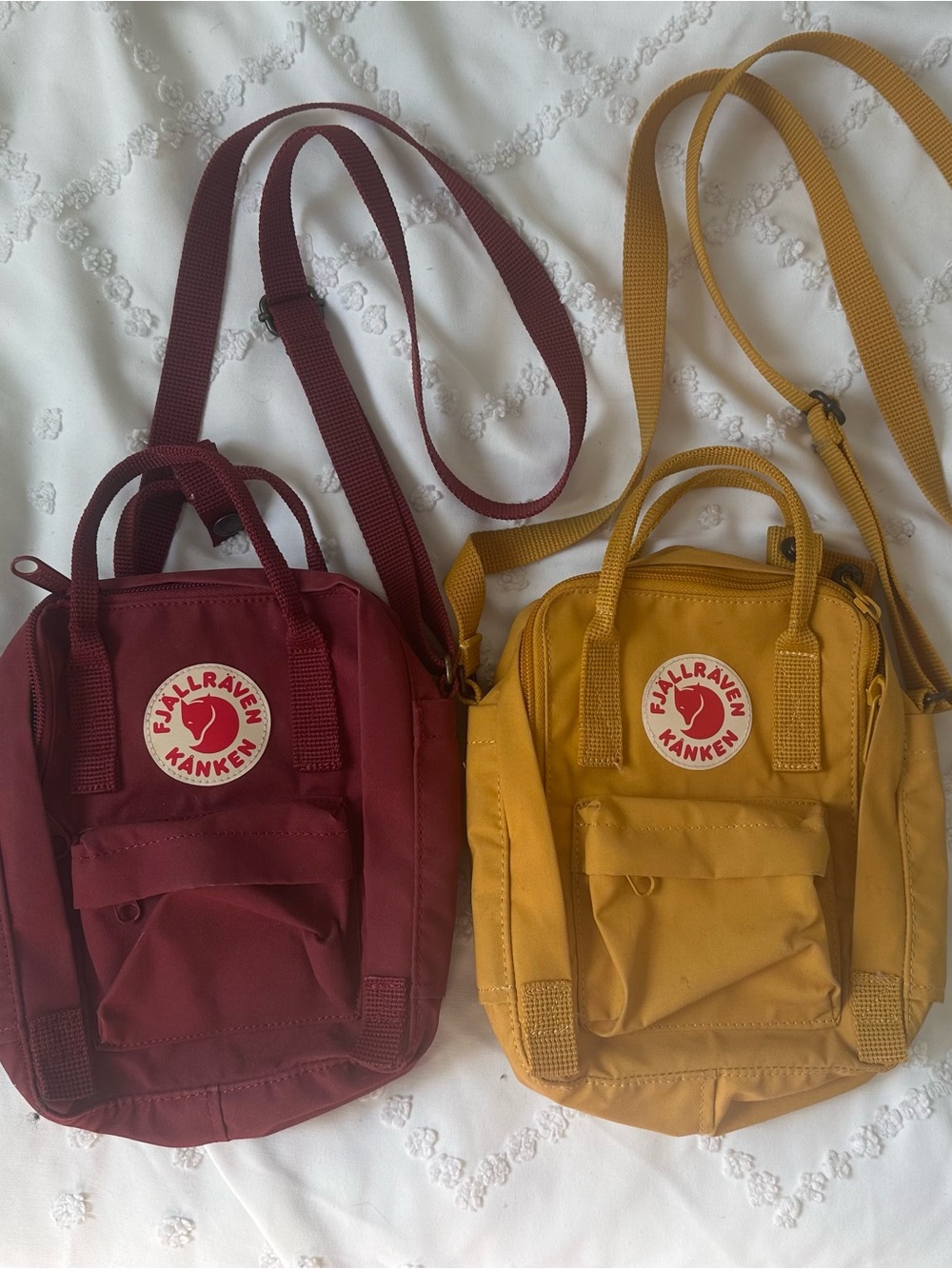 Kånken Mini Crossbody Bag - Burgundy